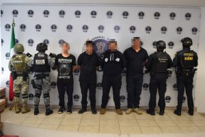 Detiene FGE a mando y dos policías de José Sixto Verduzco, así como a un civil