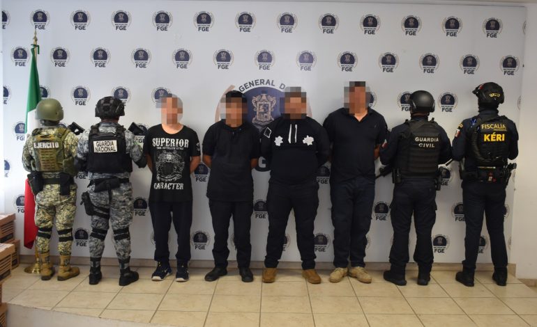 Detiene FGE a mando y dos policías de José Sixto Verduzco, así como a un civil