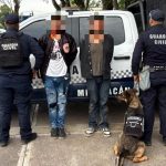 Caen dos hombres con aparente metanfetamina tras inspección canina en Morelia