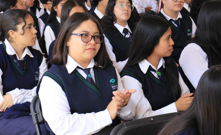 La Universidad Rosario Castellanos en Zacapu abrirá las carreras de Medicina y Enfermería. 
