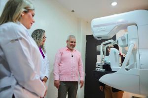 Con programas de apoyo a niños, niñas y mujeres, se reduce el abandono de tratamientos oncológicos: Bedolla.<br>
