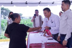 Más de 30 familias de Yurécuaro reciben las llaves de su nuevo hogar.