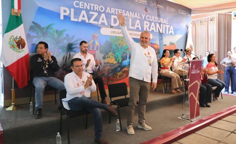 Inaugura Bedolla Centro Artesanal y Cultural “Plaza de la Ranita”, punto de encuentro para las familias de Uruapan.