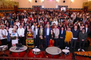 Bedolla y Claudia Curiel impulsan la cultura con entrega de instrumentos a 6 bandas musicales en Pátzcuaro.