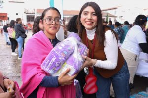 La caravana Jalo por las Mamás lleva apoyos a mujeres de 11 municipios de Michoacán.