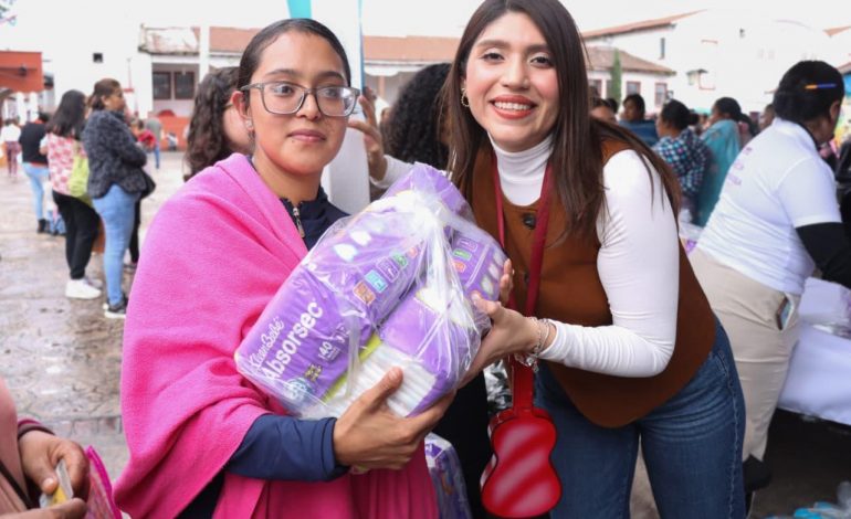 La caravana Jalo por las Mamás lleva apoyos a mujeres de 11 municipios de Michoacán.