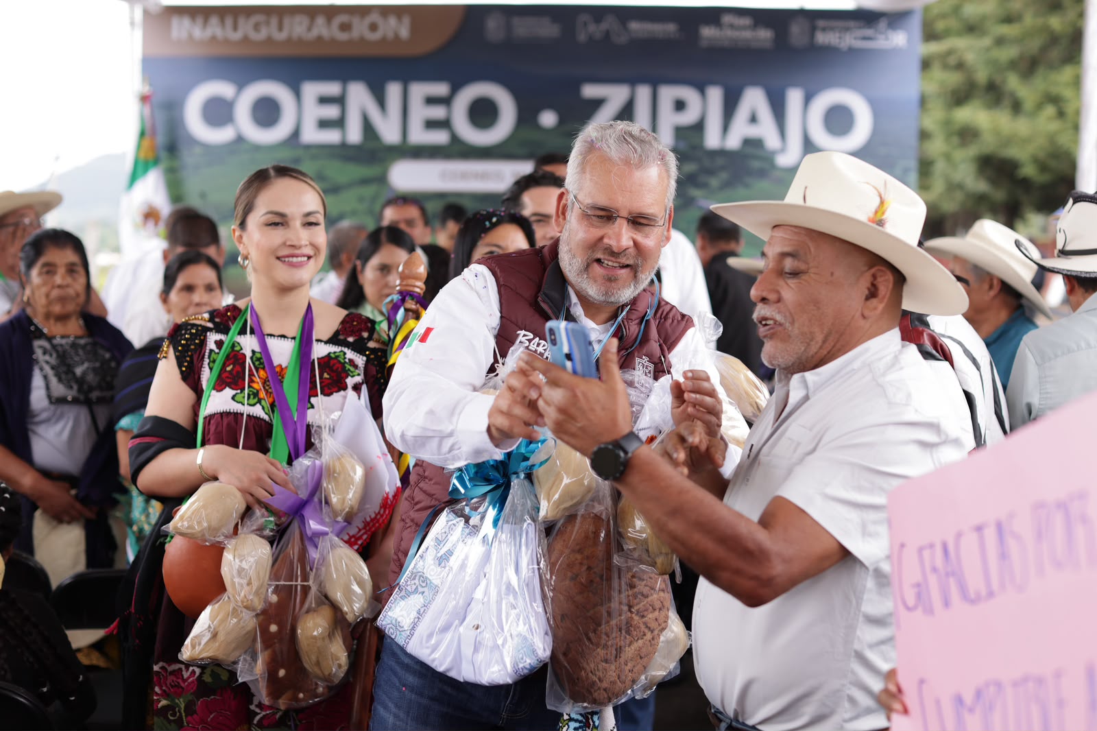 Con reconstrucción de la carretera Coeneo-Zipiajo se garantiza la conectividad de la región: Bedolla.