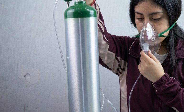 Exposición a emisiones de autos y camiones incrementa padecimientos respiratorios.