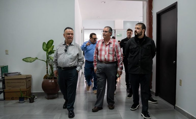 Raúl Zepeda entrega nuevo edificio para dignificar labor de elementos de Protección Civil.