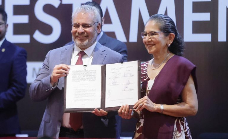 Firman Bedolla y notarios convenio para iniciar el Mes del Testamento con costo preferencial