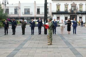 Alfonso Martínez Alcázar encabeza izamiento de Bandera y da inicio a los festejos patrios en Morelia