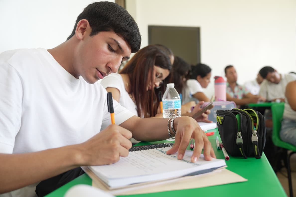 Jóvenes de la Sierra-Costa pueden cursar la universidad sin dejar sus comunidades