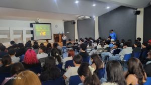 Fiscalía General fortalece la prevención de la violencia digital entre estudiantes de preparatoria