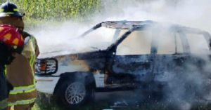 Hallan vehículo quemado a la orilla de la carretera en Purépero