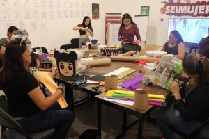 Seimujer impulsa creatividad y autoempleo con taller de piñatas en Morelia