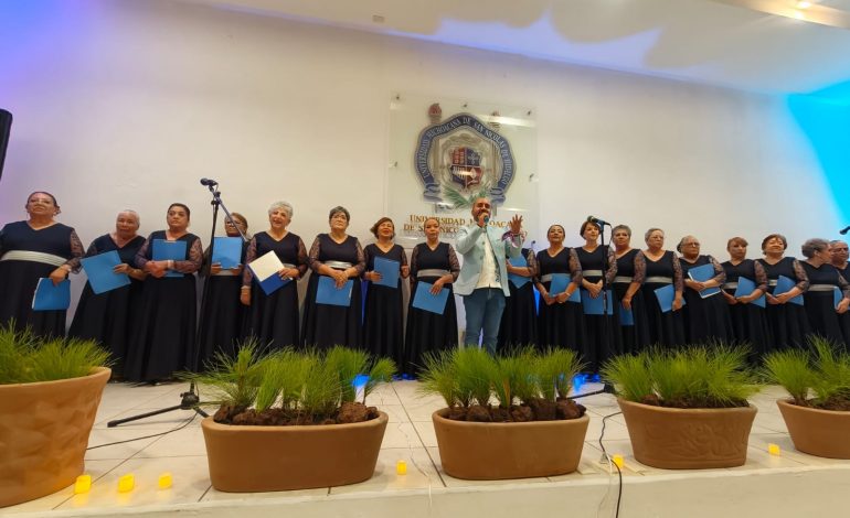 Exitosa presentación del Coro Hilos de Plata