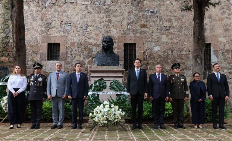 Alfonso Martínez encabeza recorrido en Bando Solemne por el CCLXI aniversario del natalicio de José María Morelos y Pavón