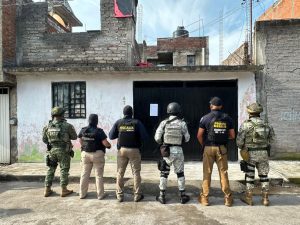 En cateo, FGE asegura inmueble y 390 dosis de narcótico; dos hombres fueron detenidos