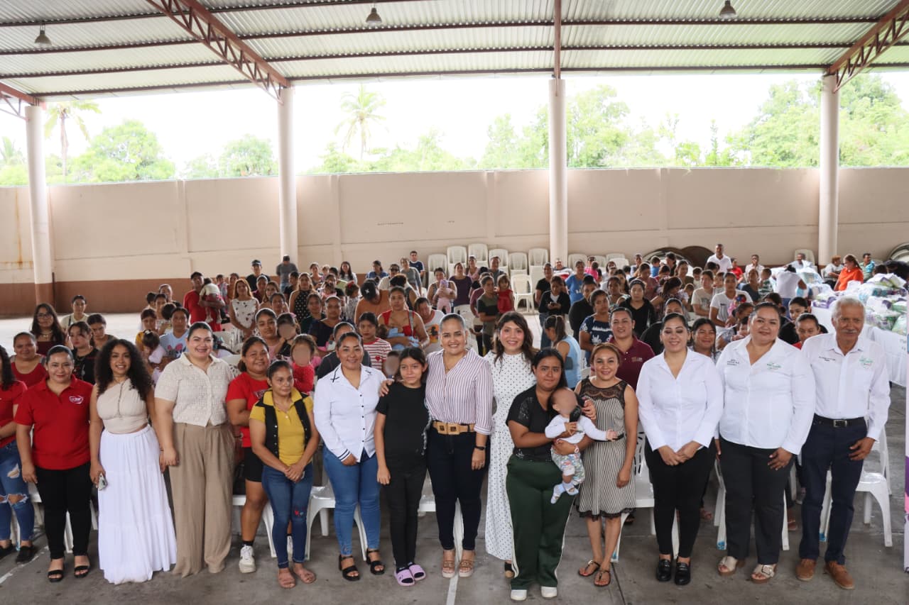 Seimujer entrega más de 10 mil pañales en la caravana Jalo por las Mamás en San Lucas