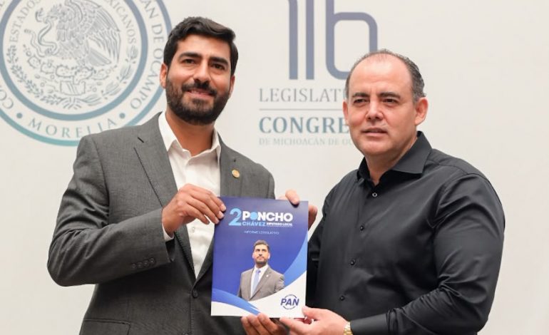 Poncho Chávez entrega Segundo Informe de Actividades Legislativas ante la Mesa Directiva del Congreso