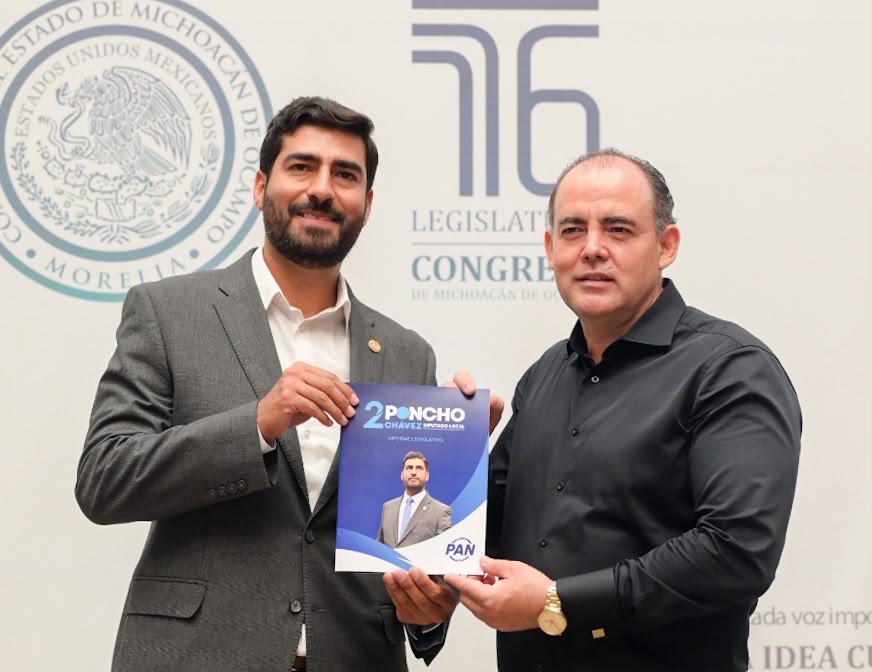 Poncho Chávez entrega Segundo Informe de Actividades Legislativas ante la Mesa Directiva del Congreso