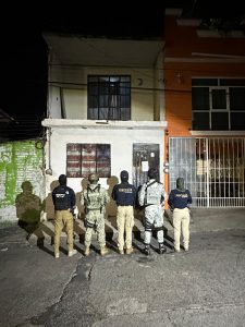 FGE asegura inmueble y 982 dosis de sustancias ilícitas durante cateo en Morelia