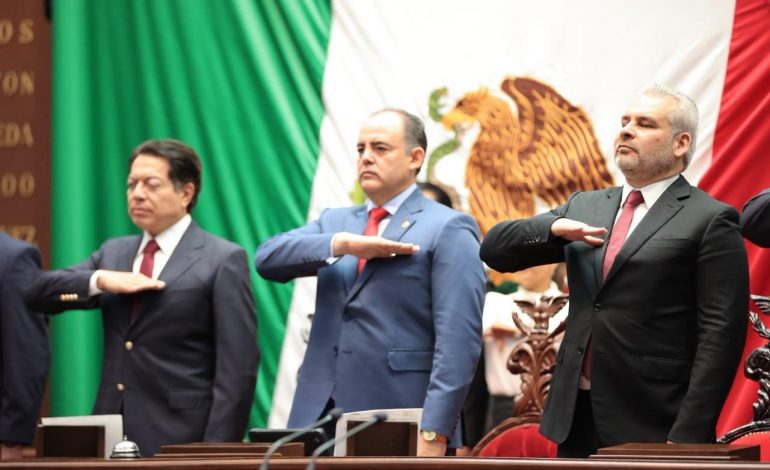 Recibe Congreso del Estado el Quinto Informe de Gobierno del Titular del Ejecutivo