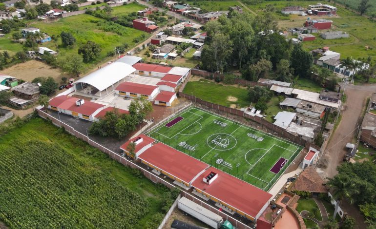 Rogelio Zarazúa supervisa obras viales, educativas y deportivas en Uruapan