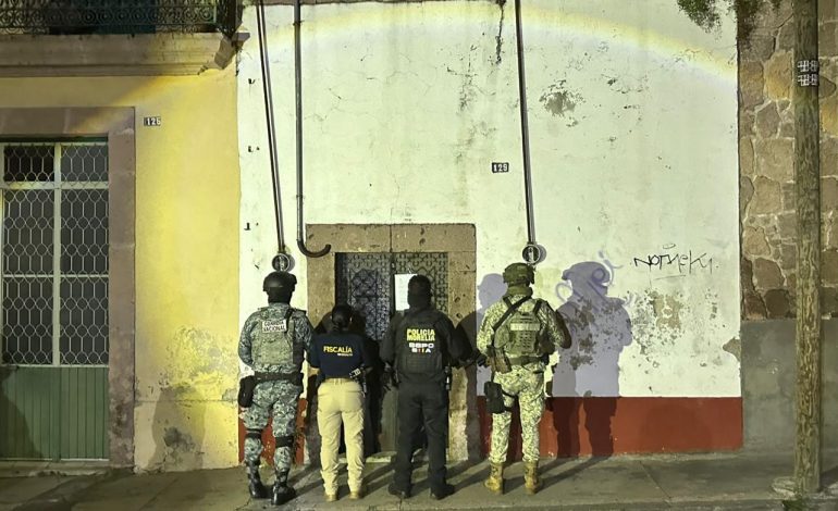 Ejecuta FGE tres cateos en Morelia y asegura más de 2 mil dosis de droga