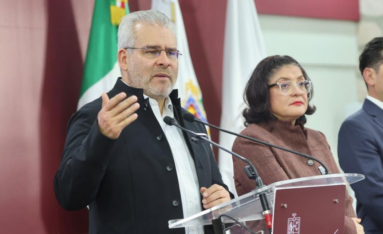 Regulará Michoacán el uso de celulares y dispositivos digitales en las escuelas: Bedolla
