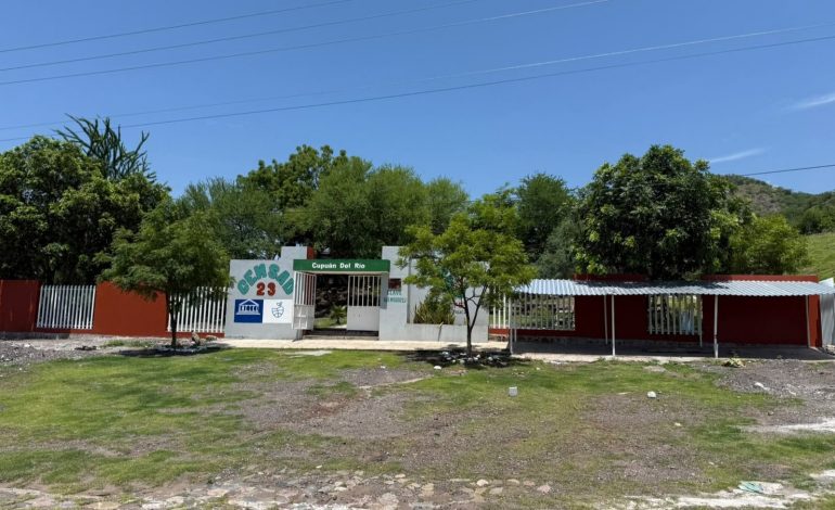 Cecytem fortalece infraestructura educativa en Cemsad de La Huacana