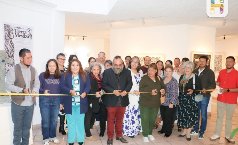 Inauguran la exposición de grabado “Tierra Mestiza” de Juan Eduardo Salinas Mora en la Casa de la Cultura