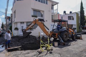Ooapas repara socavón en Lomas del Valle y sustituye tramo de drenaje dañado
