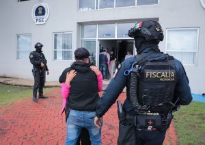 Rescatan FGE, SIE, DEFENSA y GN a dos víctimas de secuestro en Pátzcuaro