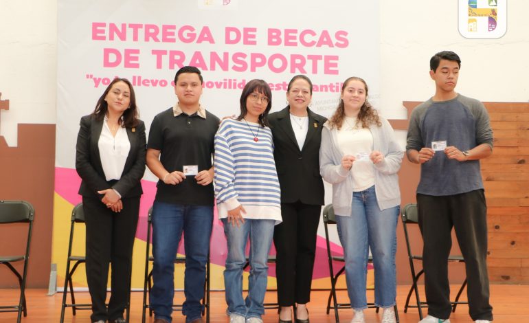 Jeovana Alcántar entrega 132 becas del programa de transporte «Yo te llevo mi movilidad contigo»