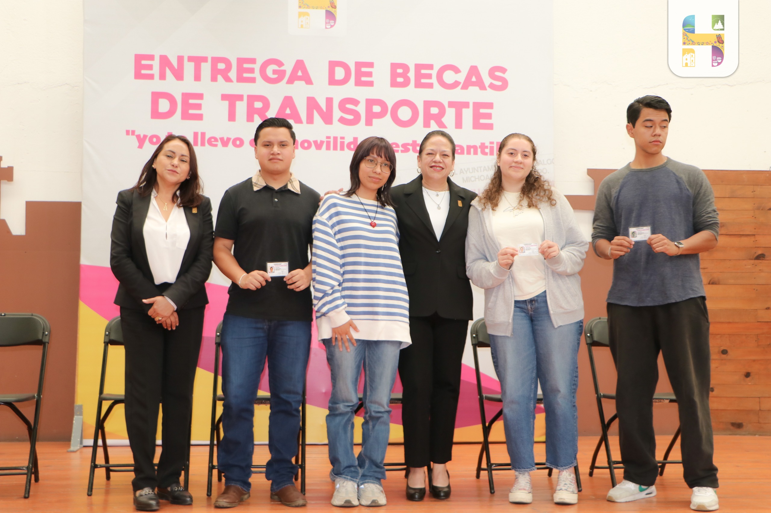 Jeovana Alcántar entrega 132 becas del programa de transporte «Yo te llevo mi movilidad contigo»