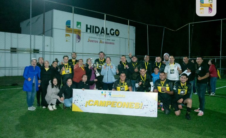Jeovana Alcántar encabeza la premiación de la gran final del Torneo Intermunicipal de Fútbol 7