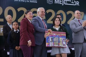 Michoacán garantiza becas universales desde educación básica hasta licenciatura: Bedolla.<br>