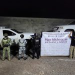 Aseguran armas, equipo táctico y vehículos con blindaje durante cateo en Buenavista.