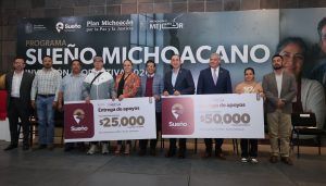 Michoacán entrega casi 2.5 mdp a 70 proyectos productivos de familias migrantes.