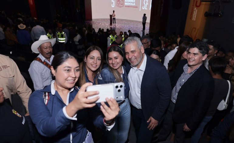 Bedolla rinde Informe en Zitácuaro y destaca obras, salud y empleo para la región Oriente.