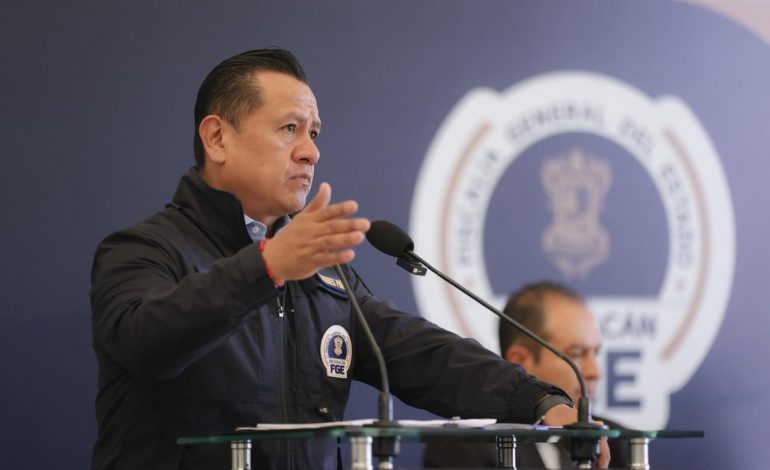 Tras lograr avances en el combate al delito e impunidad, Carlos Torres Piña presenta su renuncia a la FGE.