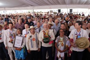 Encabeza Bedolla el 25° aniversario del Día del Artesano Michoacano; entrega 65 galardones.<br>