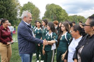 Inaugura Bedolla cinco canchas de fútbol 7 en secundarias de Uruapan.