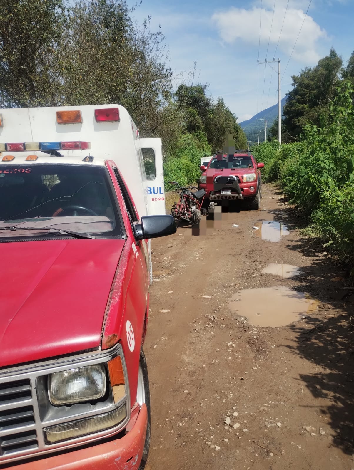 Cadena de cuatrimoto lesiona gravemente a un hombre en Zitácuaro; Presentó fractura expuesta de tibia y peroné, además de una hemorragia activa. 