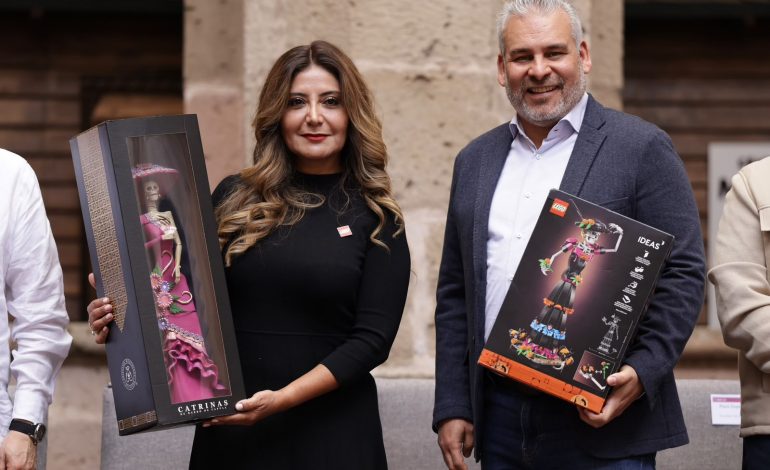 Catrinas de barro de Capula, el nuevo set de LEGO; Bedolla destaca reconocimiento mundial