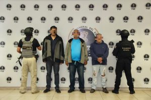 FGE detiene a tres personas por extorsión agravada a transportistas en Morelia