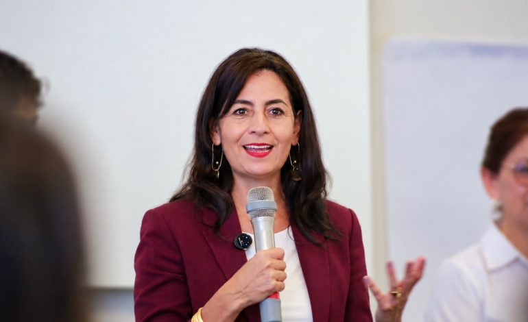 Hoy cierra registro a beca universitaria: Gaby Molina