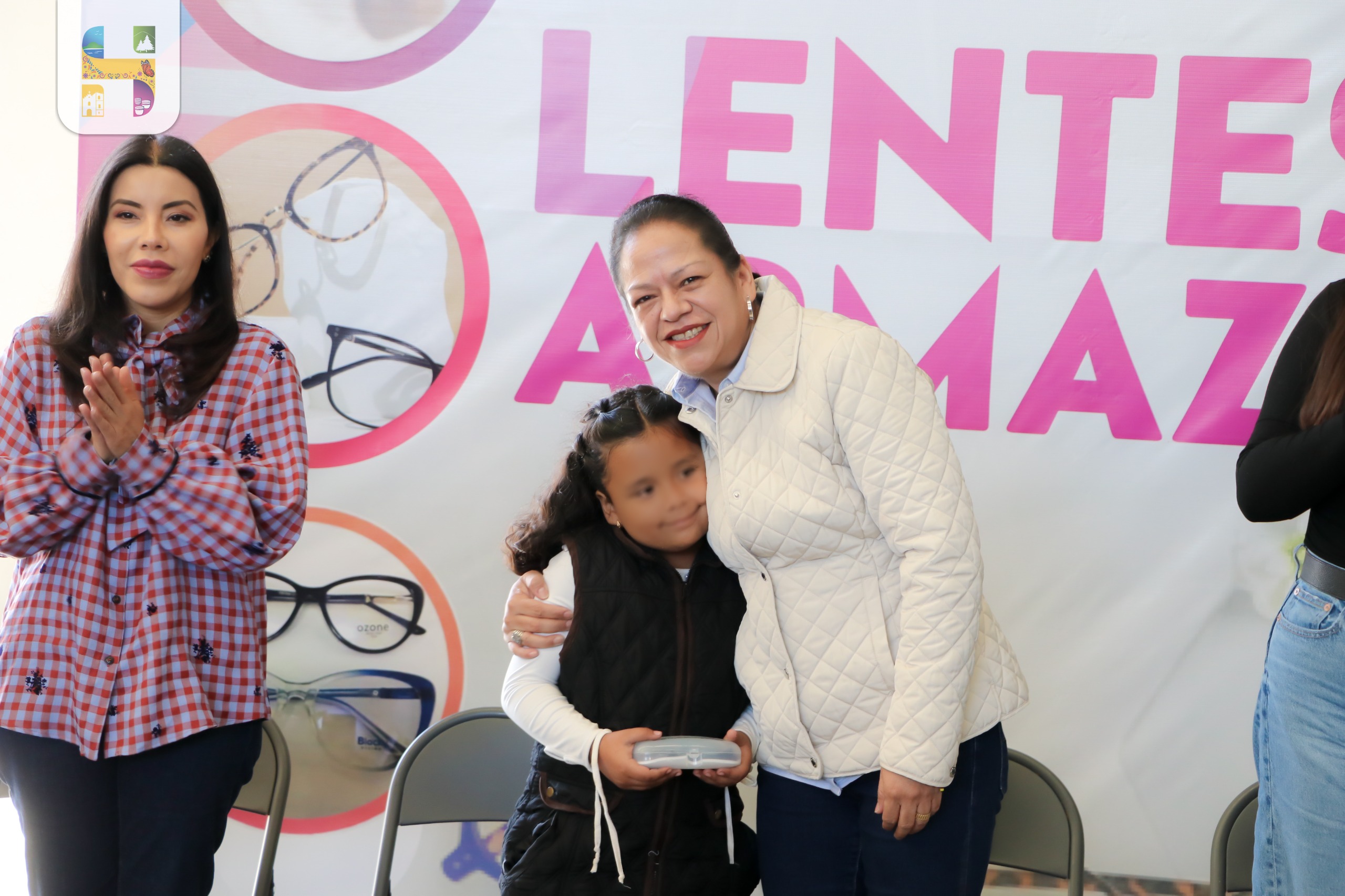 Jeovana Alcántar encabeza la entrega de más de 270 lentes graduados en Ciudad Hidalgo
