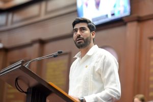 Poncho Chávez presenta iniciativa para que las leyes sean más claras, accesibles e incluyentes